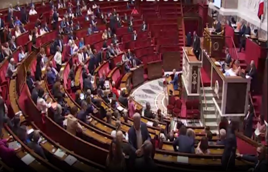 Franca ndalon rrjetet sociale për fëmijët nën 15 vjeç