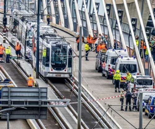 Dy tramvaje përplasen në urën Erasmus të Roterdamit, 15 të lënduar