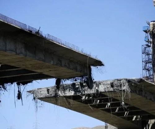 Trumpi paralajmëron Iranin: Nëse sulmon anije në Hormuz, do të bombardojmë ura dhe centrale