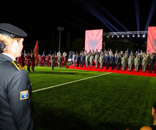 Dhjetë oficerë nga Kosova diplomojnë në Akademinë e Forcave të Armatosura të Shqipërisë, Maqedonci: Moment krenarie