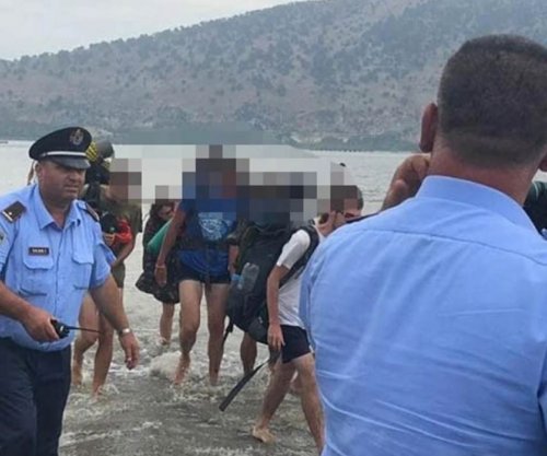 Apeli i Policisë në Shqipëri: Mos dilni në det, pritet përkeqësim i motit
