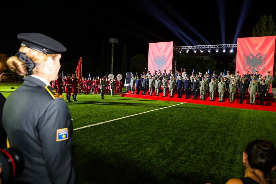 Dhjetë oficerë nga Kosova diplomojnë në Akademinë e Forcave të Armatosura të Shqipërisë, Maqedonci: Moment krenarie