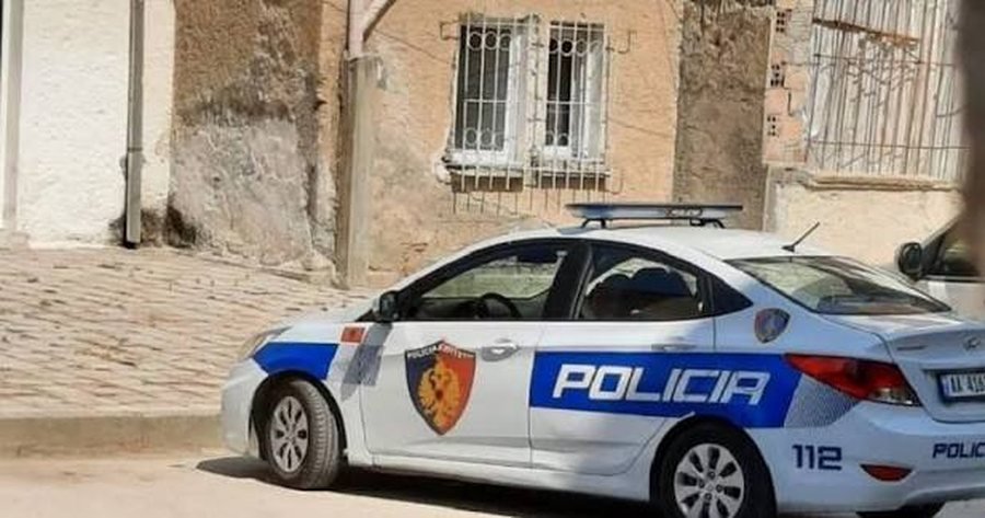 E rëndë në Lushnjë, kërkohet 42-vjeçari që dyshohet se dhunoi seksualisht një grua me probleme mendore  