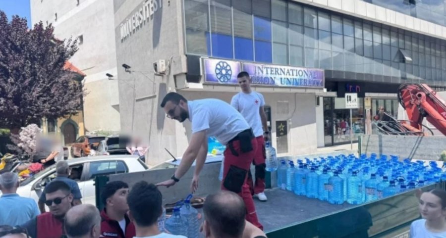 Kryqi i Kuq hap llogari për donacione  kërkon mbështetje për banorët e Gostivarit