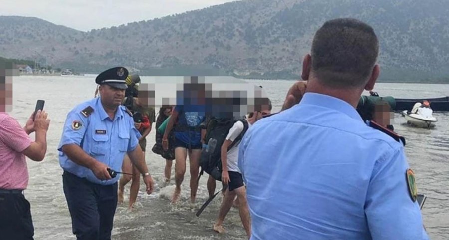 Apeli i Policisë në Shqipëri  Mos dilni në det  pritet përkeqësim i motit