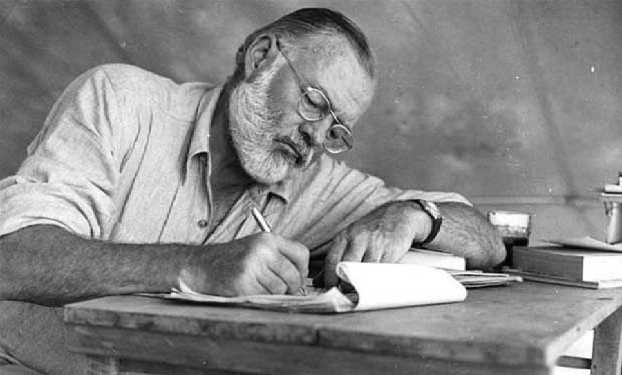 ernest-hemingway-ja-si-e-perkufizonte-nje-shkrimtar-fituesi-i-nobelit