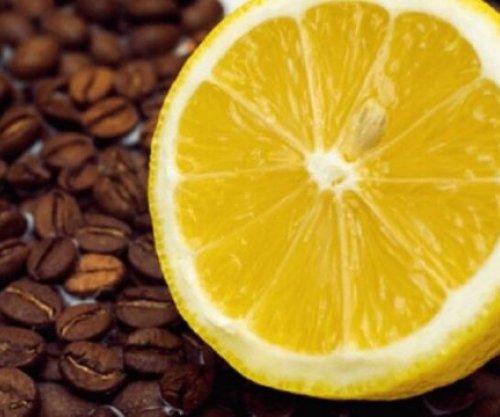 Pse shumë njerëz po konsumojnë kafe me limon, ky është efekti i saj