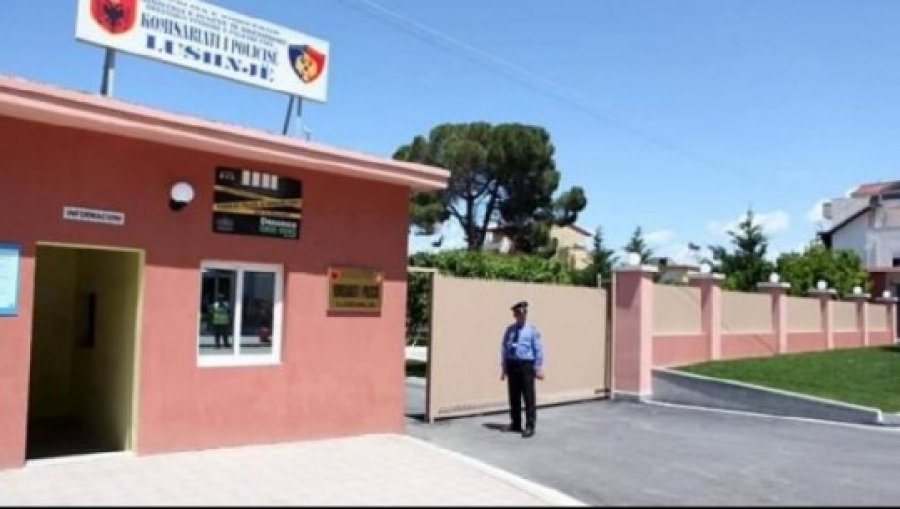 Lushnjë: Plagos me thikë kushëririn pas konfliktit, arrestohet 60-vjeçari
