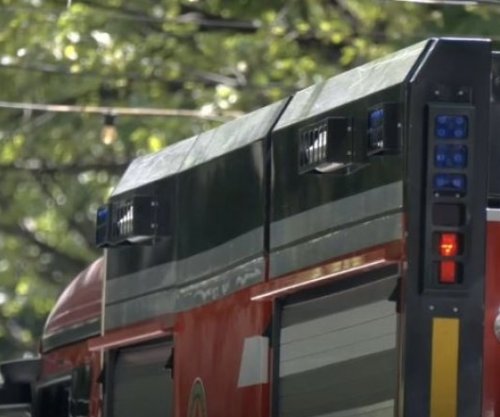 Përfshihet nga zjarri një automjet në rrugën Suharekë-Prishtinë