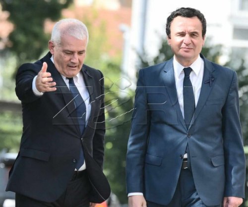 Kurti dhe Sveçla në vizitë te shtëpia e heroit Afrim Bunjaku