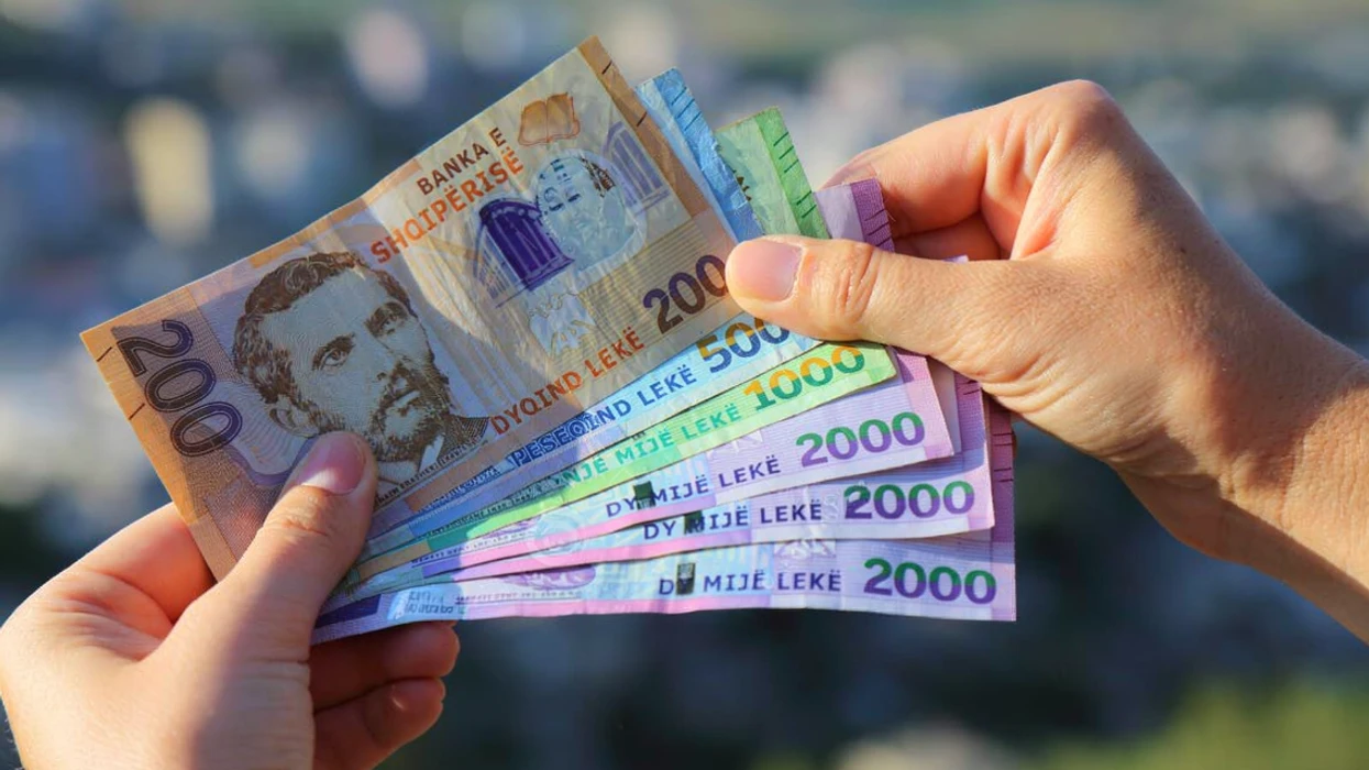 Çfarë fshihet pas forcimit rekord të lekut shqiptar?