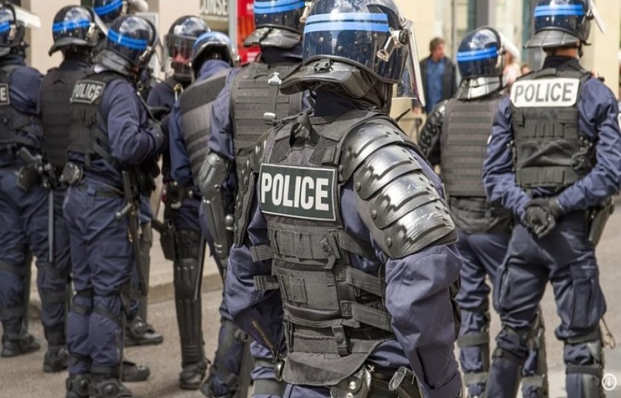 Tri gra plagosen me thikë në Paris, arrestohet i dyshuar