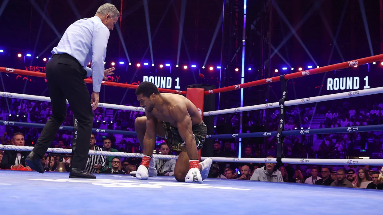 Zbulohet se çfarë i tha trajneri Anthony Joshuas mes dy raundeve, që ndryshoi rrjedhën e meçit ndaj Kristian Prengës