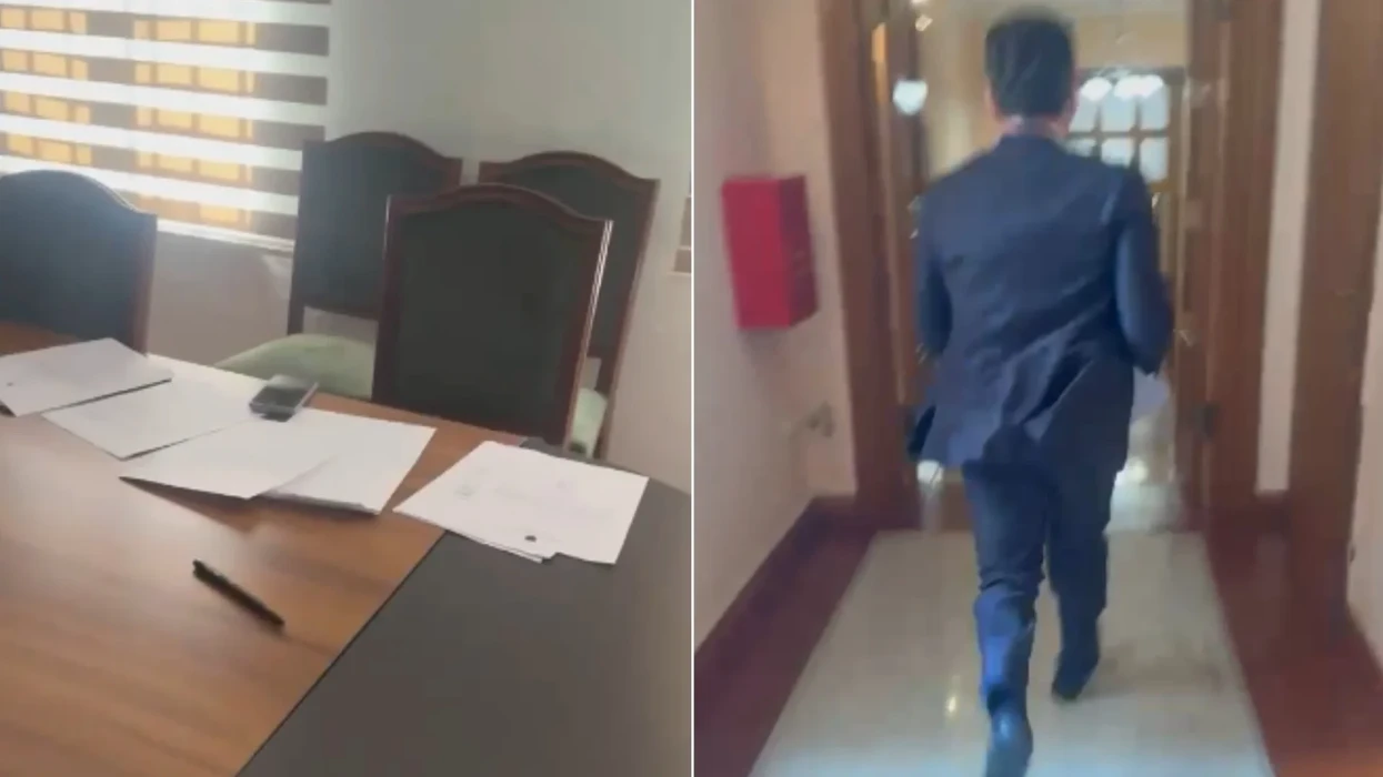 Deputeti Agron Shehaj rrëmben dokumentin konfidencial të marrëveshjes me SHBA-në dhe largohet me vrap