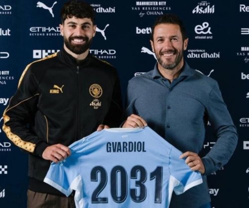 Zyrtare: Gvardiol rinovon kontratën me Manchester Cityn