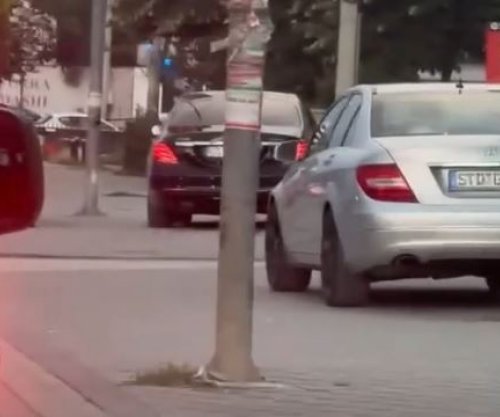 Policia e gjobit me 400 euro mërgimtarin që voziti në trotuar