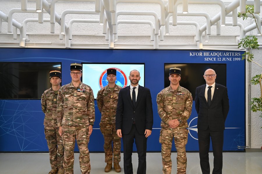 Ministri francez në KFOR  Kjo forcë shumëkombëshe dëshmon përkrahjen e Evropës për stabilitetin e rajonit
