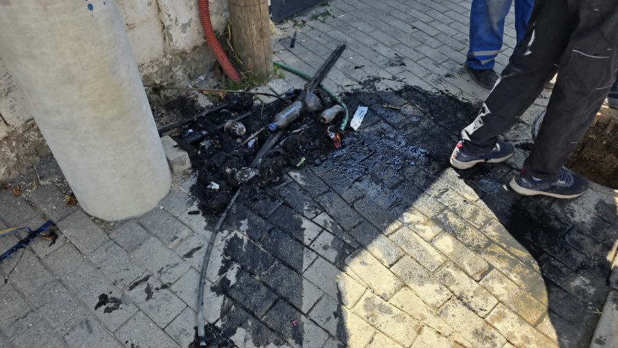 Mbeturinat edhe nën tokë  bllokohen kanalizimet në Gjakovë