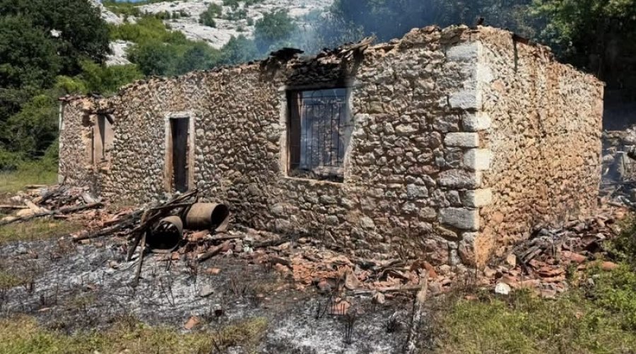 Zjarri në Shkodër  24 vjeçarja u gjet me njërin fëmijë në krah e tjetrin pranë