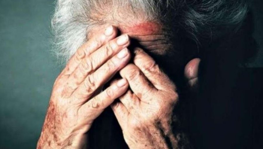 Nëna nga Peja raporton djalin në Polici, thotë se po ushtron dhunë ndaj saj