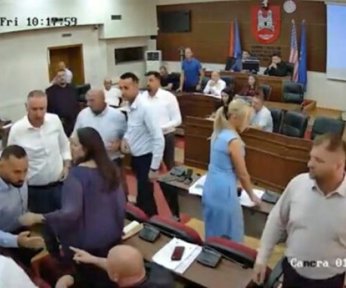 Përplasje verbale mes dy asamblistëve në Kuvendin Komunal të Pejës, ndërpritet seanca