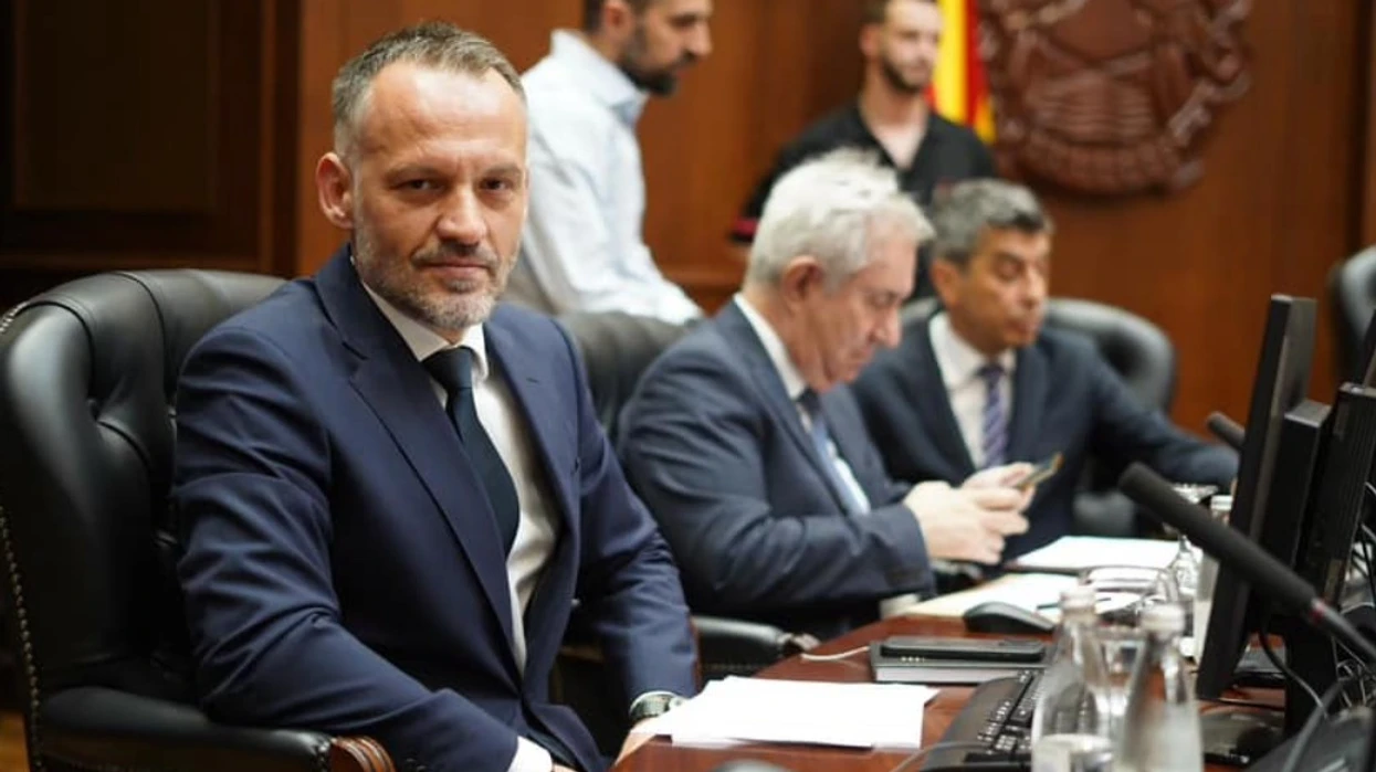 Çështja e përdorimit të gjuhës shqipe në Maqedoninë e Veriut  Fetai jep dorëheqje nga posti i zëvendëskryeministrit