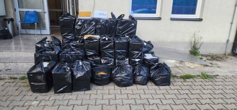 Zbulohen 300 kg duhan i kontrabanduar  e kishin fshehur në një shpi të pabanuar në Viti