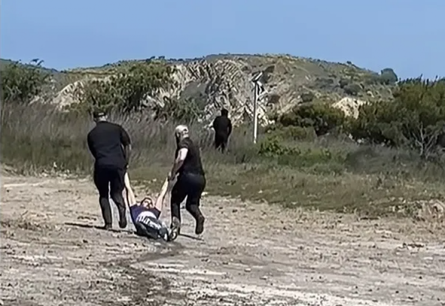Gjykata e Vlorës lë në burg rojën private që dhunoi protestuesin në Zvërnec