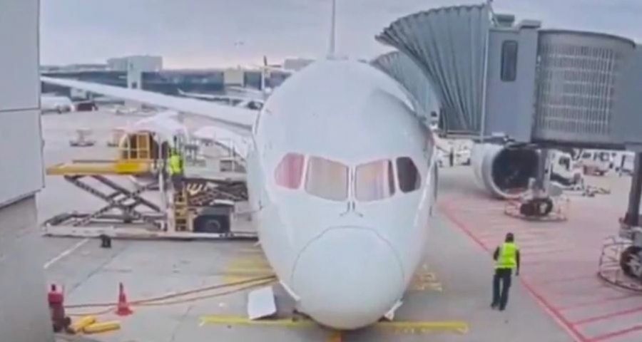 Incident në Aeroportin e Frankfurtit  dëmtohet një  Boeing 787  i Lufthansës  plagosen dhjetë persona