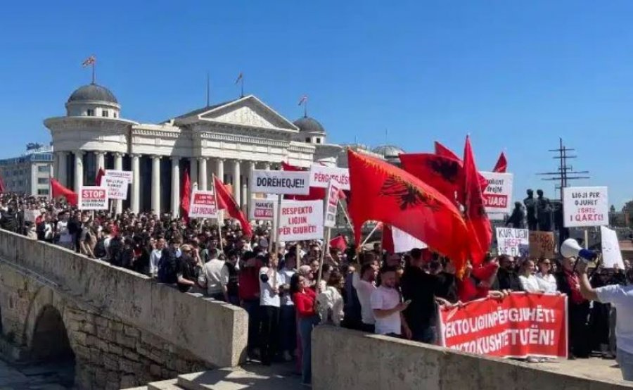 neser-mbahet-proteste-ne-perkrahje-te-studenteve-shqiptare-ne-maqedoni