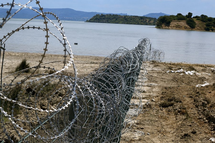 Pas largimit të rojeve, çmontohet gjatë natës gardhi rrethues në Zvërnec dhe Akërni