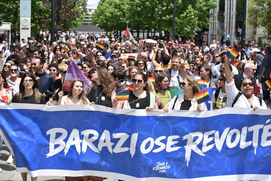 nis-parada-e-krenarise-ne-prishtine-pjesemarresit-kerkojne-barazi-dhe-respektim-te-te-drejtave
