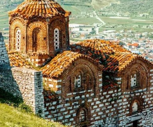 “Turisti per Caso”: Shqipëria mes së shkuarës dhe së ardhmes, një udhëtim që zbulon transformimin e vendit
