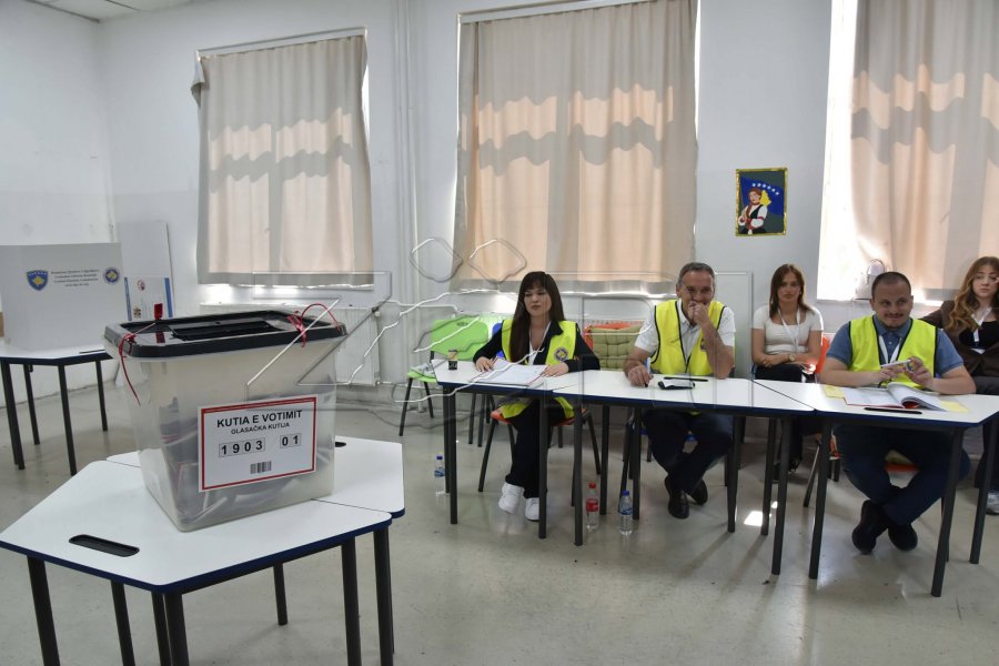 Rreth 28   dalja në zgjedhje deri në orën 17 00