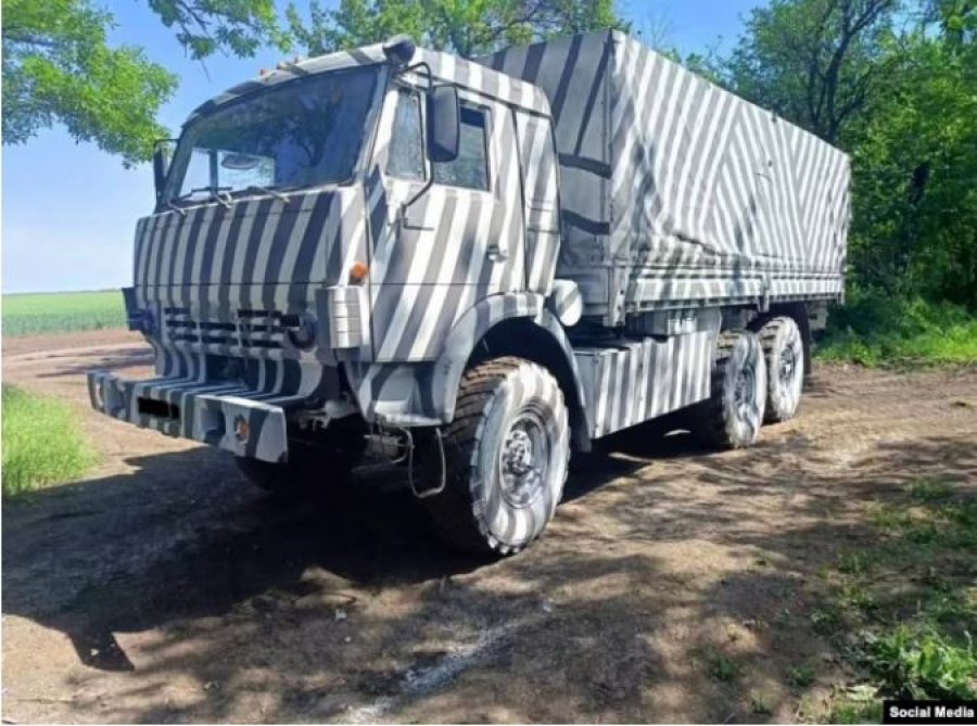 Kamionët zebër, pse Rusia po përdor kamuflazh në Ukrainë?