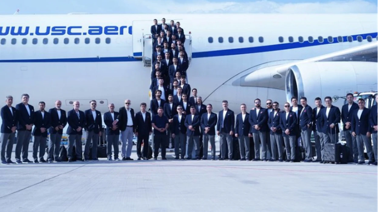 Ekipi kombëtar iranian në Meksikë u përcoll nga një kordon ushtarak nga aeroporti deri në kamp