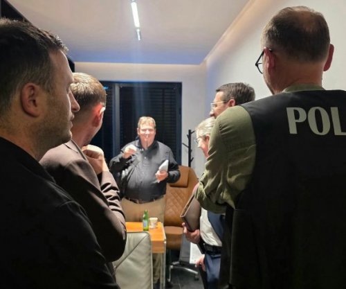 “Europol” e FBI-ja zbarkuan në Kosovë: Tetë të arrestuar në dy aksione të ndara
