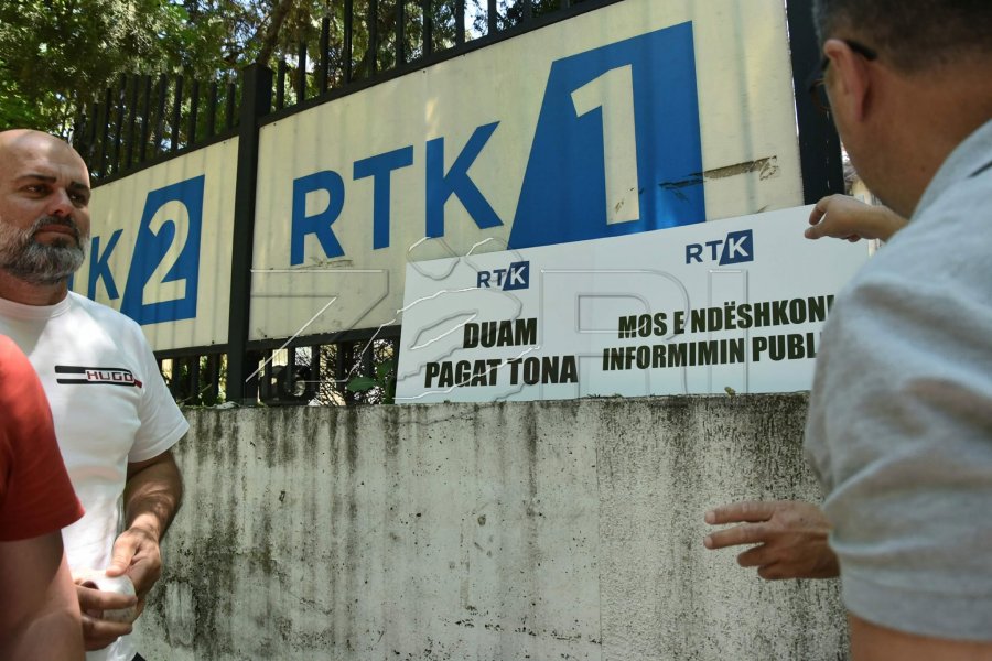 Punonjësit e RTK-së në protestë, kërkojnë ekzekutimin e plotë të pagave