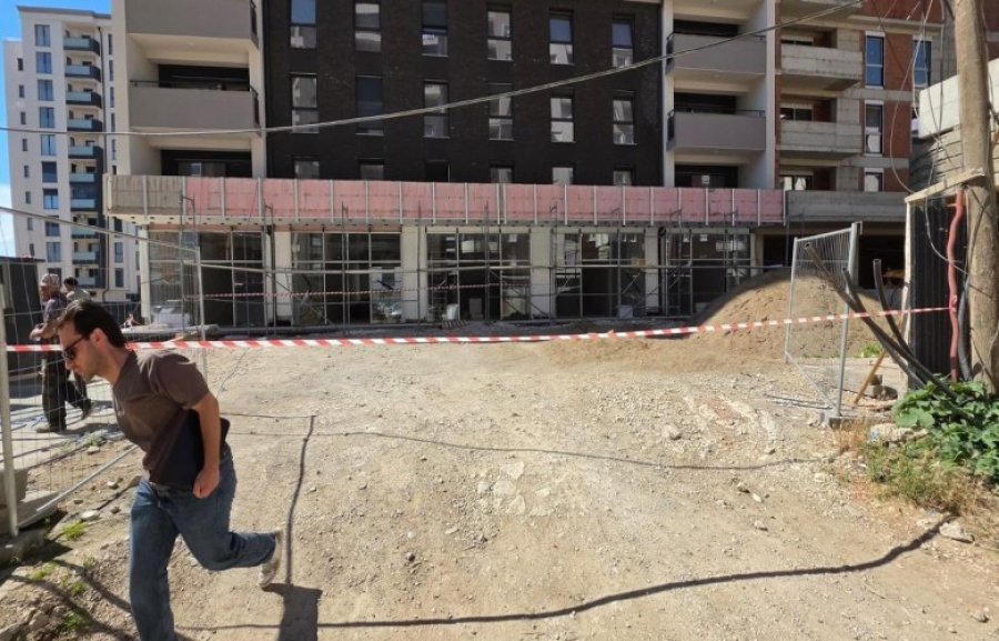 Inspektorati në Mitrovicë ndalon punimet që po kryheshin pa leje ndërtimi