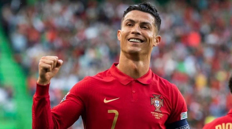 Ronaldo merr flamurin e Portugalisë nga presidenti, gati për Kupën e Botës