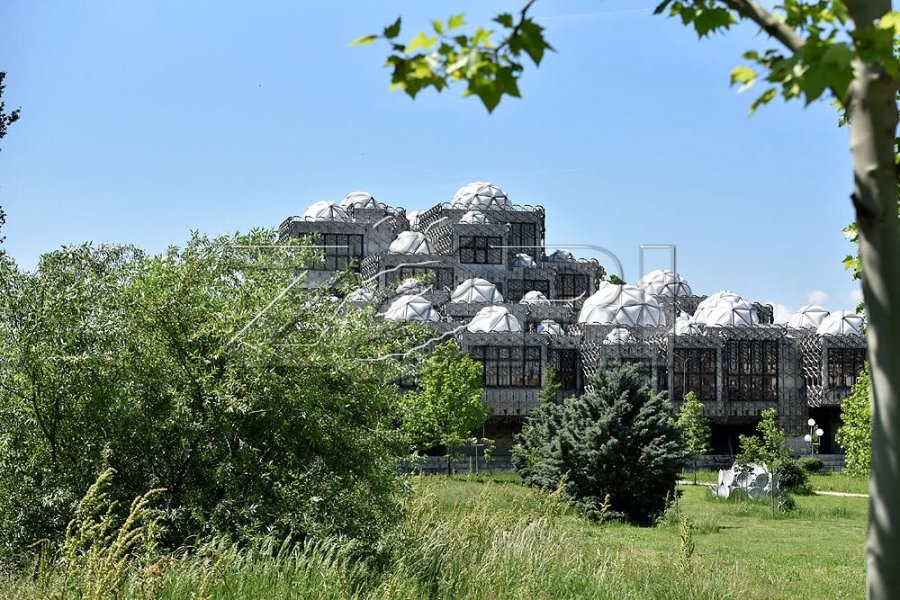 Tjetërsimi i historisë  rrezik për vendin