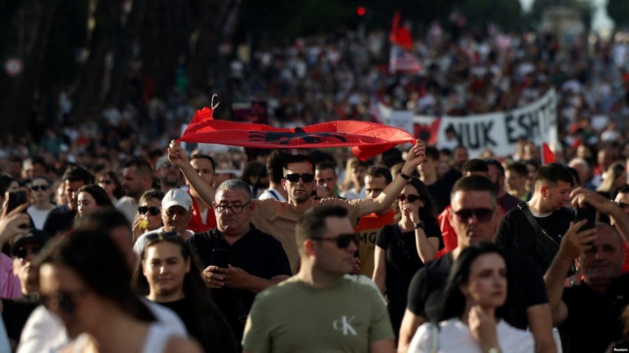 Rama sfidon protestat  nuk heq dorë nga resorti i Kushnerit