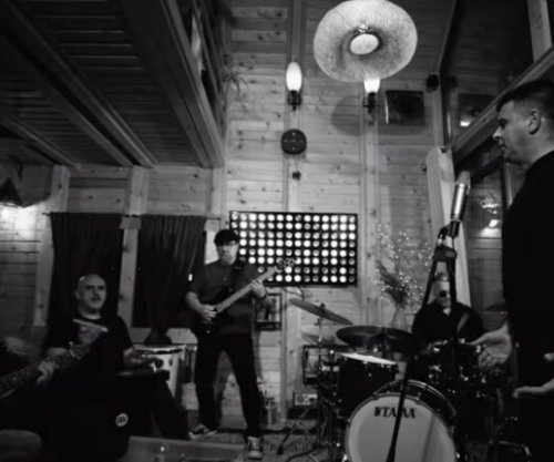 Marigona rikthehet me këngën “Ma merr mallin” [video]
