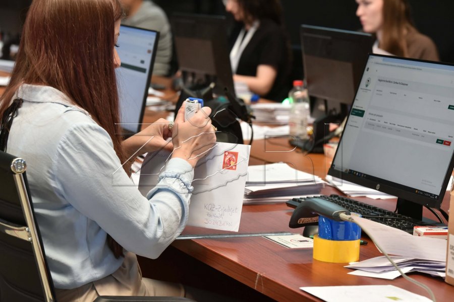 Mbi 7 mijë pako me fletëvotime nga diaspora janë verifikuar  142 të refuzuara
