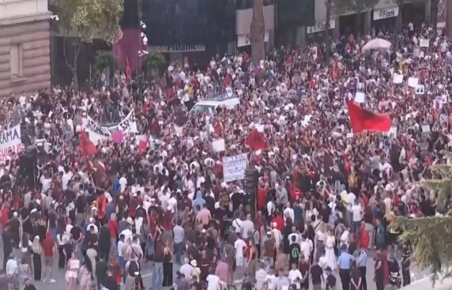 Planet për ndërtimet në Zvërnec  protesta në Tiranë hyn në ditën e 11 të