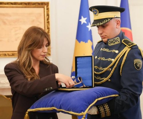 Haxhiu dekoron Adem Shehin me “Urdhrin e Lirisë” në Ditën e Çlirimit