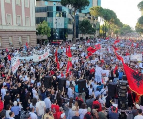 Qytetarët në ditën e 55-t të protestës kundër investimit në Zvërnec