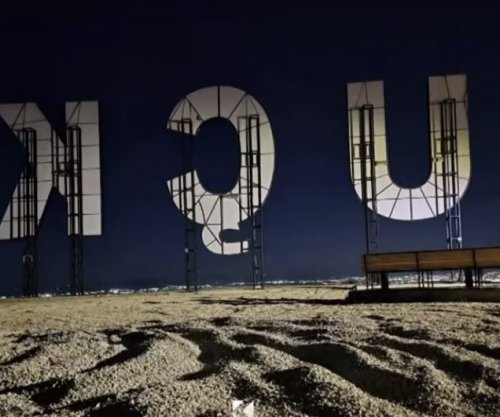 Dëmtimet në obelisk: Vandalizohet “UÇK-ja”, dyshohet nga Serbia