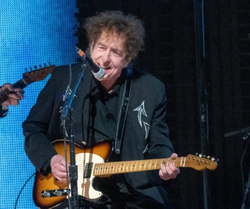 Bob Dylan rikthen në skenë “I Shall Be Released” pas 18 vjetësh