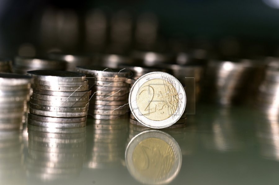 Në një bankë në Prishtinë zbulohen 225 monedha të falsifikuara prej dy eurosh
